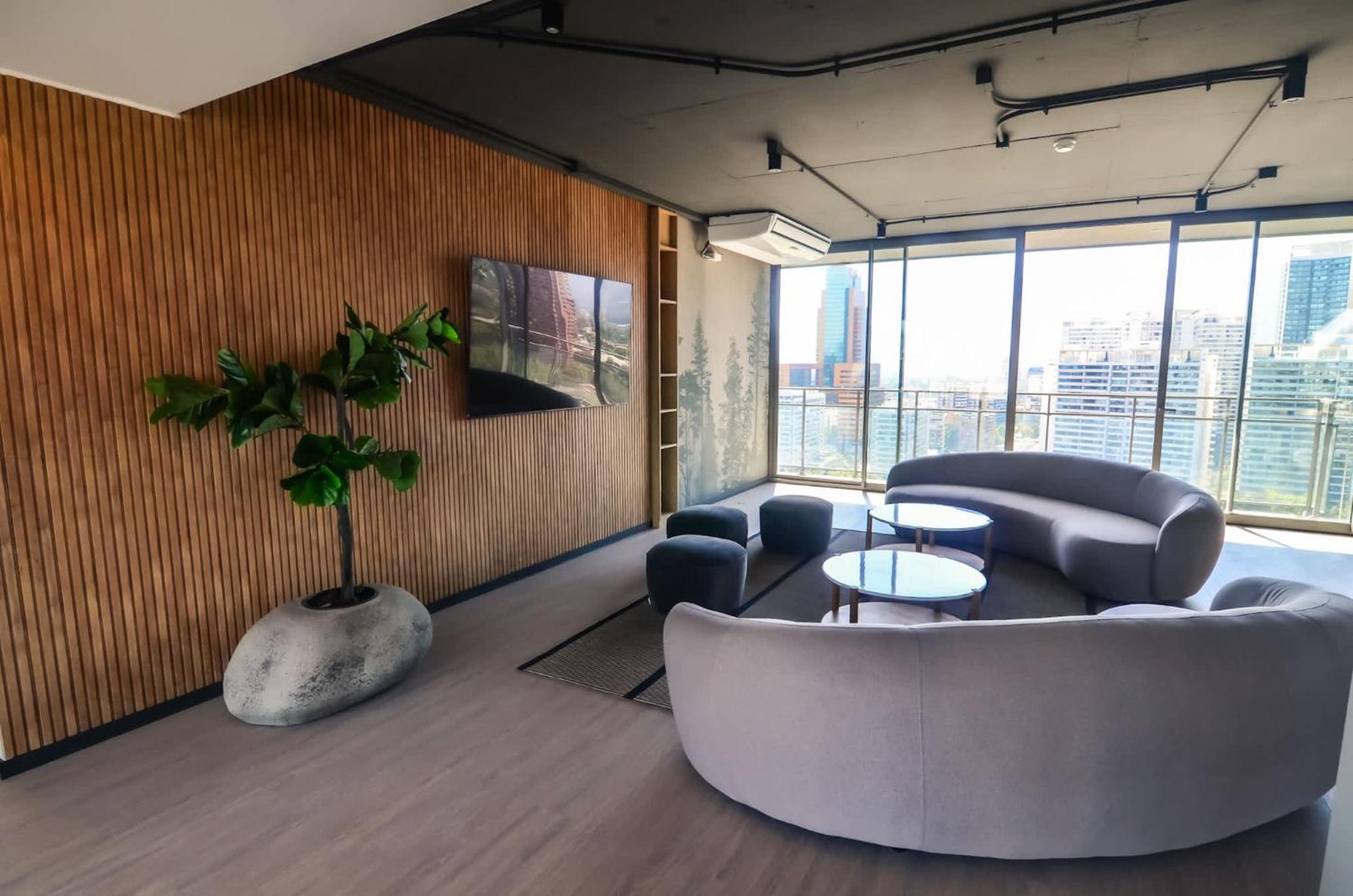 Impressive 2br 2ba Parque Arauco Mall